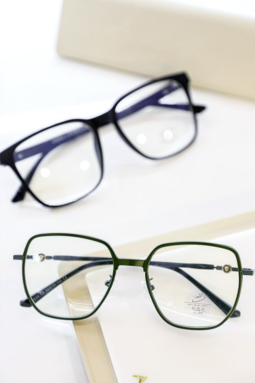 被奢侈品包围的眼镜天堂 99元拿下全套眼镜的消费新选择